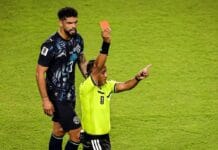 Прва жртва на новото правило на ФИФА: Зошто ѕвездата на Парагвај доби директен црвен картон?